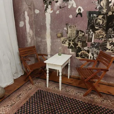 Ein Sitzbereich in der Unterkunft Crystal Ball Residency