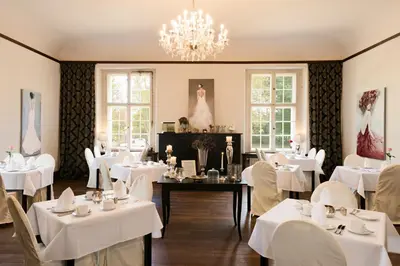 Ein Restaurant oder anderes Speiselokal in der Unterkunft Schloss Kartzow