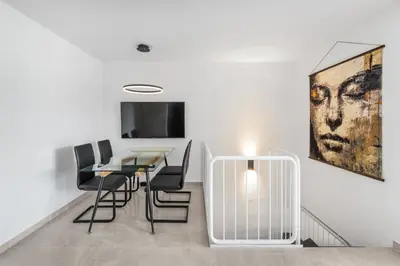 Ein Sitzbereich in der Unterkunft Potsdamer Designer Wohnung