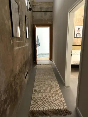 Ein Bett oder Betten in einem Zimmer der Unterkunft Cool Industrial Flat for 5