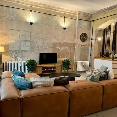 Cool Industrial Flat for 5