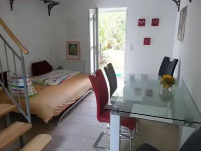 Ein Bett oder Betten in einem Zimmer der Unterkunft Holiday Home Moderne Maisonette-Wohnung mit Terrasse by Interhome