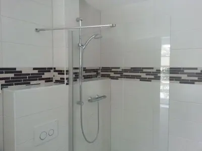 Ein Badezimmer in der Unterkunft Holiday Home Moderne Maisonette-Wohnung mit Terrasse by Interhome