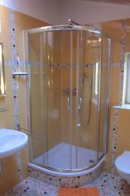 Ein Badezimmer in der Unterkunft Apartment Moderne Studiowohnung im Obergeschoss mit Balkon by Interhome