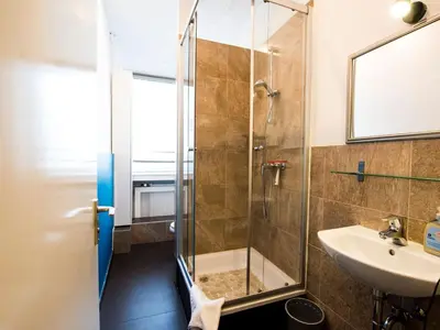 Ein Badezimmer in der Unterkunft Apartment in Berliner Innenstadt by Interhome