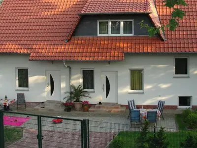 Das Gebäude in dem sich das Ferienhaus befindet