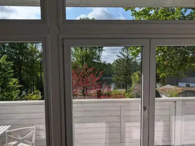 Ein Garten an der Unterkunft Holiday Home in Süd-Waldhanglage mit Seeblick by Interhome