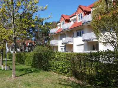 Ein Garten an der Unterkunft Apartment Appartement Nr-7 by Interhome