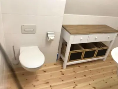 Ein Badezimmer in der Unterkunft Holiday Home Reetdach Ferienhaus am Lübbesee Sauna Bootsteg neu by Interhome