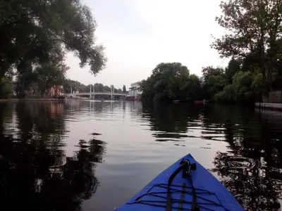 Blick auf einen Fluss in der Nähe des Ferienhauses