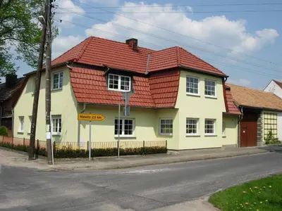 Das Gebäude in dem sich die Ferienwohnung befindet