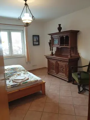Ein Sitzbereich in der Unterkunft Waldhaus-Seenlandschaft