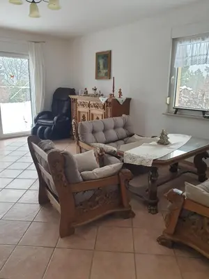 Ein Sitzbereich in der Unterkunft Waldhaus-Seenlandschaft