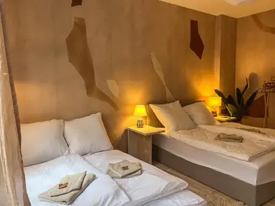 Ein Bett oder Betten in einem Zimmer der Unterkunft East Berlin Design Studio - cozy - central - cool