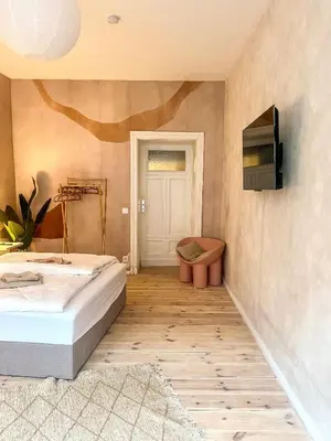 TV/Unterhaltungsangebot in der Unterkunft East Berlin Design Studio - cozy - central - cool