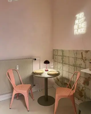 Ein Sitzbereich in der Unterkunft East Berlin Design Studio - cozy - central - cool
