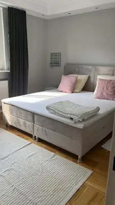 Ein Bett oder Betten in einem Zimmer der Unterkunft New modern City West Apartment
