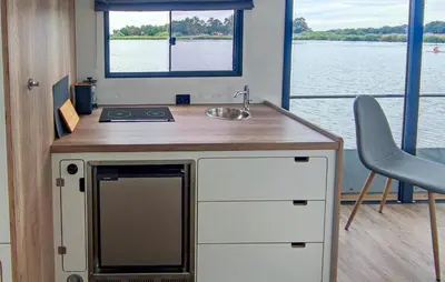 Küche/Küchenzeile in der Unterkunft 1 Bedroom Stunning Ship In Havelsee Ot Kützkow