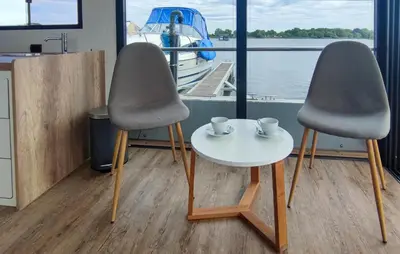 Ein Sitzbereich in der Unterkunft 1 Bedroom Stunning Ship In Havelsee Ot Kützkow
