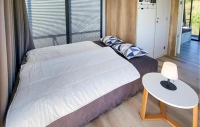 Ein Bett oder Betten in einem Zimmer der Unterkunft 1 Bedroom Beautiful Ship In Havelsee Ot Kützkow