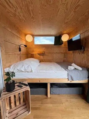 Ein Bett oder Betten in einem Zimmer der Unterkunft Berlin River Retreat
