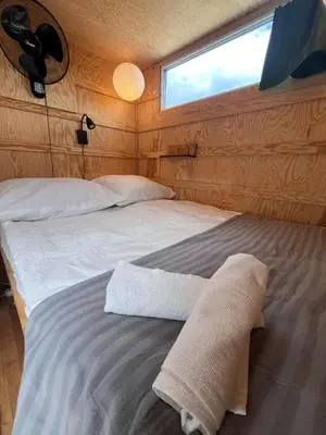 Ein Bett oder Betten in einem Zimmer der Unterkunft Berlin River Retreat