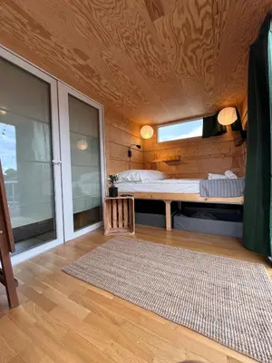 Ein Bett oder Betten in einem Zimmer der Unterkunft Berlin River Retreat