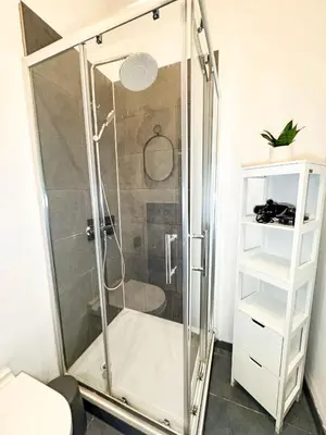Ein Badezimmer in der Unterkunft Loft for 6 with Mezzanine Level