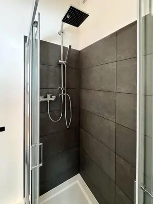 Ein Badezimmer in der Unterkunft HolidayHome Apartments l Spacious Luxury Apartment in Prenzlauer Berg