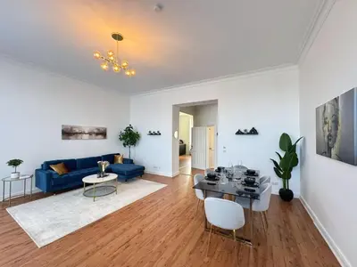 Ein Sitzbereich in der Unterkunft HolidayHome Apartments l Spacious Luxury Apartment in Prenzlauer Berg