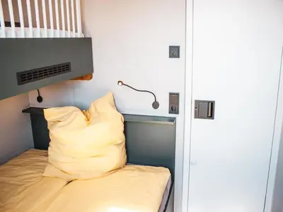 Ein Bett oder Betten in einem Zimmer der Unterkunft schwimmendes Ferienhaus in Berlin
