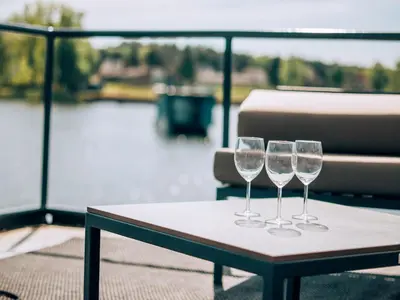 Getränke in der Unterkunft schwimmendes Ferienhaus in Berlin