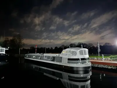 Grundriss der Unterkunft schwimmendes Wohnboot in Berlin