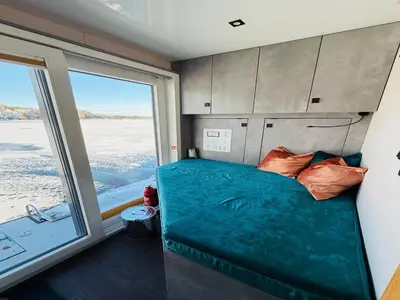Ein Bett oder Betten in einem Zimmer der Unterkunft schwimmendes Ferienhaus in Berlin