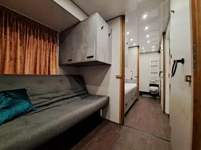 Ein Sitzbereich in der Unterkunft schwimmendes Ferienhaus in Berlin