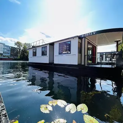 schwimmendes Ferienhaus in Berlin