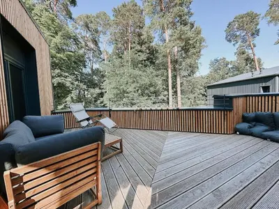 Ein Balkon oder eine Terrasse in der Unterkunft Superschönes Haus am See