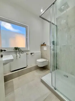 Ein Badezimmer in der Unterkunft Lichtdurchflutetes Design-Apartment U39-1