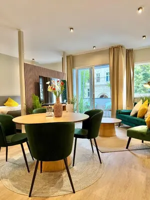 Ein Sitzbereich in der Unterkunft Design-Studio mit Balkon U39-2