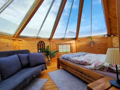 Ein Bett oder Betten in einem Zimmer der Unterkunft Magic Kota - Sternenguckerhaus