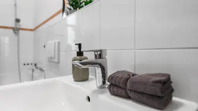 Ein Badezimmer in der Unterkunft Yasmin Stay - Gemütliches Apartment in Friedrichshain - 75QM