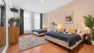 Ein Bett oder Betten in einem Zimmer der Unterkunft Yasmin Stay - Gemütliches Apartment in Friedrichshain - 75QM