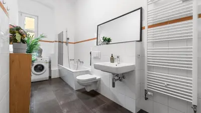 Ein Badezimmer in der Unterkunft Yasmin Stay - Gemütliches Apartment in Friedrichshain - 75QM