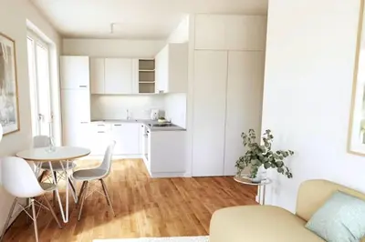 Küche/Küchenzeile in der Unterkunft HolidayHome Apartments I Modern Apartment in Berlin-Lichtenberg