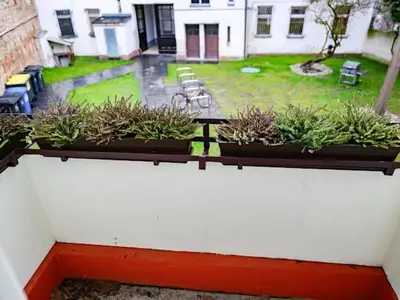 Ein Garten an der Unterkunft Attic apartment in villa!