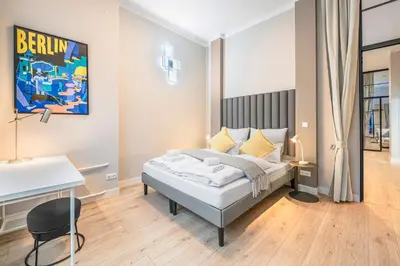 Ein Bett oder Betten in einem Zimmer der Unterkunft Wunderschönes großes Altbau Apartment
