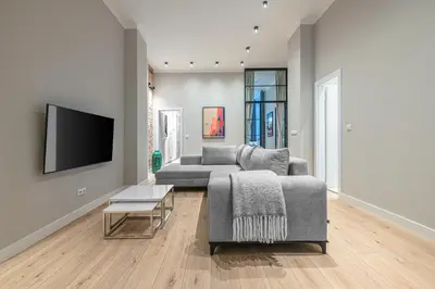 TV/Unterhaltungsangebot in der Unterkunft Wunderschönes großes Altbau Apartment