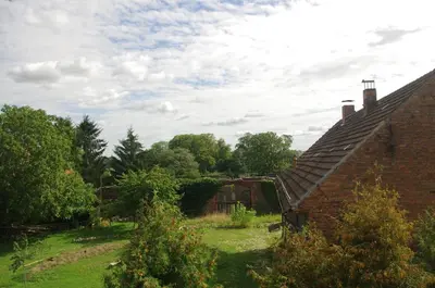 Ein Garten an der Unterkunft Gutshaus Buberow - Haupthaus - für Seminare & Gruppen