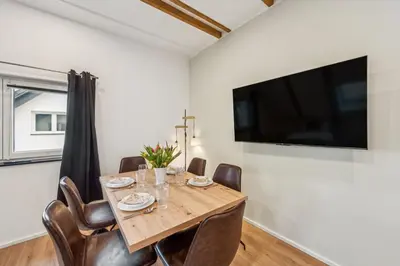 TV/Unterhaltungsangebot in der Unterkunft Ludwigsfelde Comfort Stay - 3BR Apartment