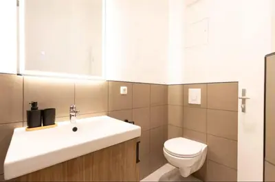 Ein Badezimmer in der Unterkunft Jomi Stays Berlin - Kudamm